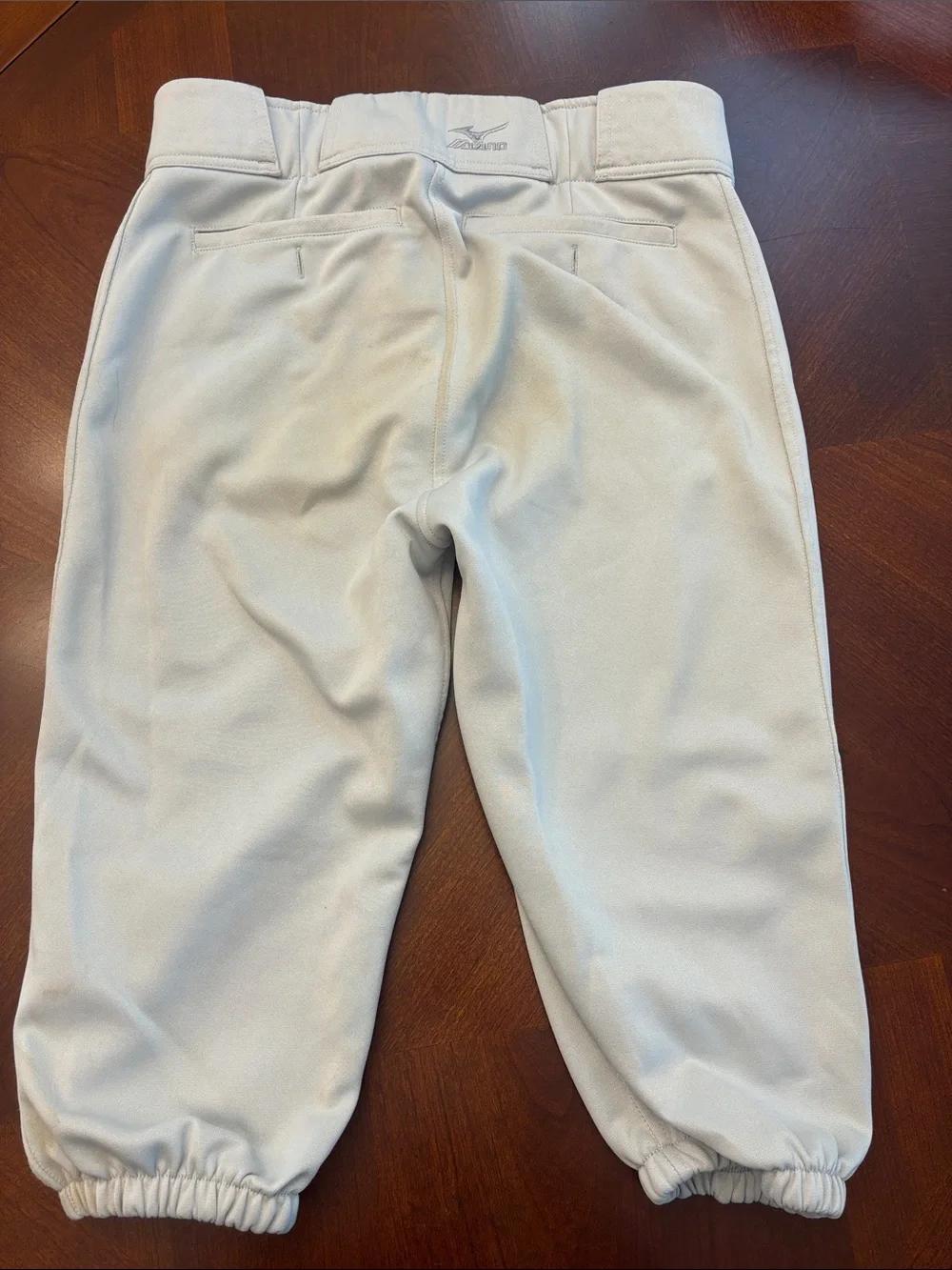 Mizuno Men’s gray knicker baseball pants Small